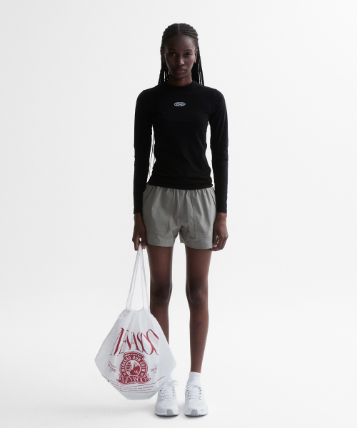 MENASOO(ミナス)の「VENODE Small Track Logo Active Long Tshirts_Black (Tight Fit)(Tシャツ/カットソー・レディース・ブラック・1/2)」の5枚目の写真