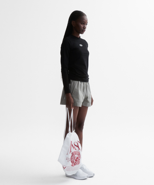 MENASOO(ミナス)の「VENODE Small Track Logo Active Long Tshirts_Black (Tight Fit)(Tシャツ/カットソー・レディース・ブラック・1/2)」の6枚目の写真