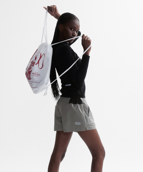 MENASOO(ミナス)の「VENODE Small Track Logo Active Long Tshirts_Black (Tight Fit)(Tシャツ/カットソー・レディース・ブラック・1/2)」の12枚目の写真
