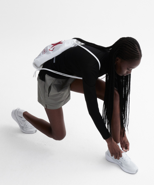 MENASOO(ミナス)の「VENODE Small Track Logo Active Long Tshirts_Black (Tight Fit)(Tシャツ/カットソー・レディース・ブラック・1/2)」の13枚目の写真