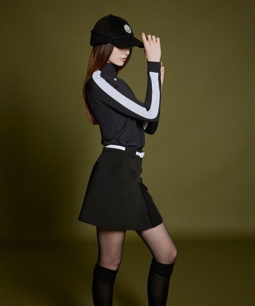 NEU GOLF(エヌイーユーゴルフ)の「MOCK-NECK BLOCK T-SHIRT - BLACK(Tシャツ/カットソー・レディース・その他・LARGE/MEDIUM/SMALL)」の3枚目の写真