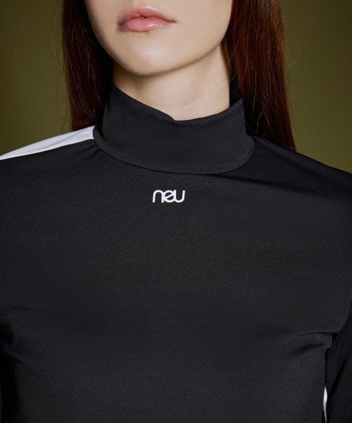 NEU GOLF(エヌイーユーゴルフ)の「MOCK-NECK BLOCK T-SHIRT - BLACK(Tシャツ/カットソー・レディース・その他・LARGE/MEDIUM/SMALL)」の4枚目の写真