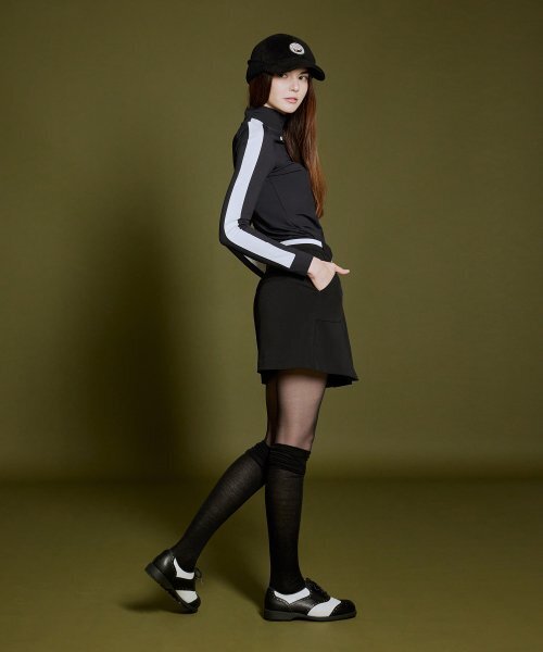NEU GOLF(エヌイーユーゴルフ)の「MOCK-NECK BLOCK T-SHIRT - BLACK(Tシャツ/カットソー・レディース・その他・LARGE/MEDIUM/SMALL)」の13枚目の写真