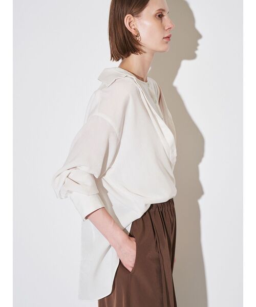 ELENDEEK（エレンディーク）の「サテンカシュクールシャツ（シャツ/ブラウス・レディース・オフホワイト/キャメル・FREE）」の19枚目の写真