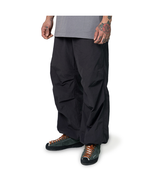 WHILE(ワイル)の「SSタートルバルーンクライミングパンツ(CHARCOAL NAVY)(スウェットパンツ・レディース・その他・SMALL/MEDIUM/LARGE)」の1枚目の写真