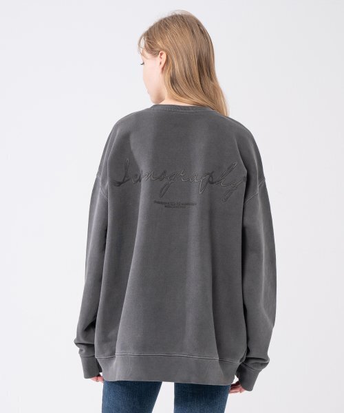 ICONOGRAPHY（アイコノグラフィー）の「PIGMENT HEAVY COTTON EMBLEM VOLUME PRINT DBK（スウェット・レディース・ブラック・MEDIUM/LARGE）」の3枚目の写真