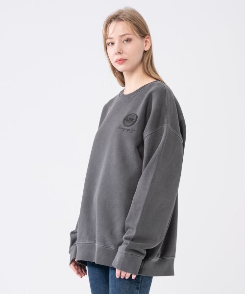 ICONOGRAPHY（アイコノグラフィー）の「PIGMENT HEAVY COTTON EMBLEM VOLUME PRINT DBK（スウェット・レディース・ブラック・MEDIUM/LARGE）」の4枚目の写真
