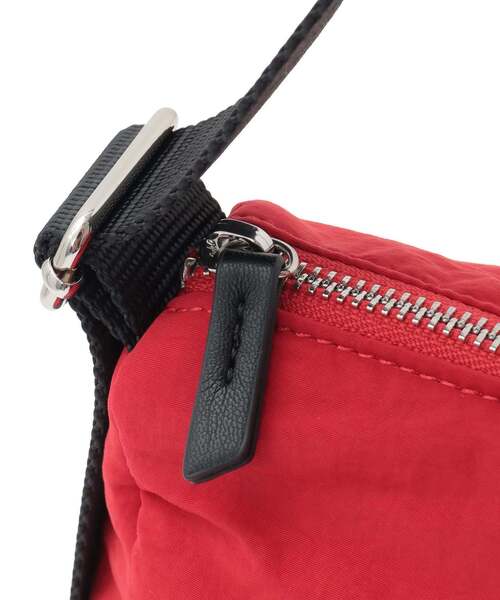 CONVERSE TOKYO（コンバーストウキョウ）の「LACE-UP HANDLE PUFF BAG（ハンドバッグ・レディース・カーキ/ブラック/レッド・FREE）」の5枚目の写真