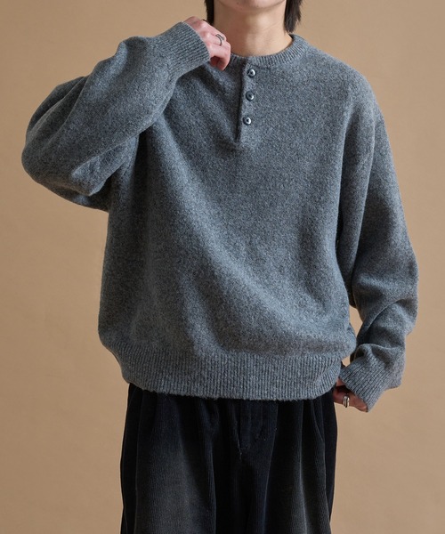 epnok（エプノック）の「ヘンリーネックルーズニット（ニット/セーター・メンズ・ブラック/グレー/テラコッタ・SMALL/MEDIUM/LARGE）」の2枚目の写真