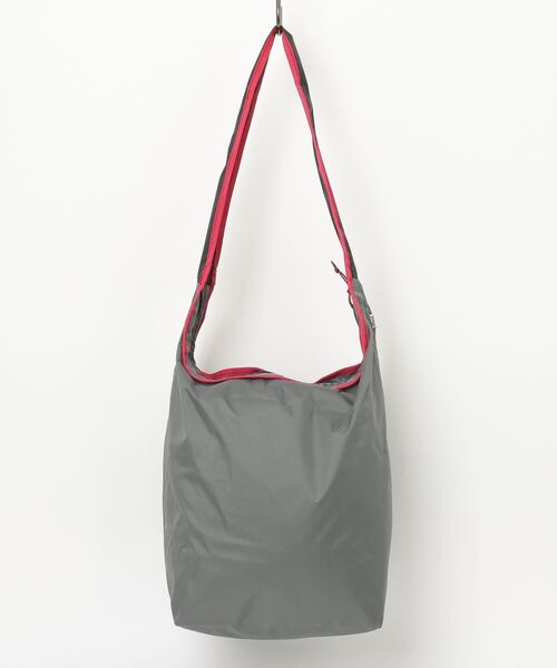 NANGA（ナンガ）の「POCKETABLE SHOULDER BAG（エコバッグ/サブバッグ・メンズ・イエロー/パープル/グレー・FREE）」の12枚目の写真