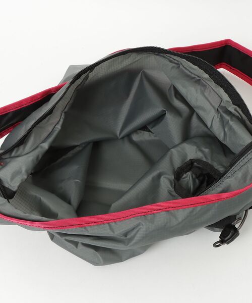 NANGA（ナンガ）の「POCKETABLE SHOULDER BAG（エコバッグ/サブバッグ・メンズ・イエロー/パープル/グレー・FREE）」の14枚目の写真