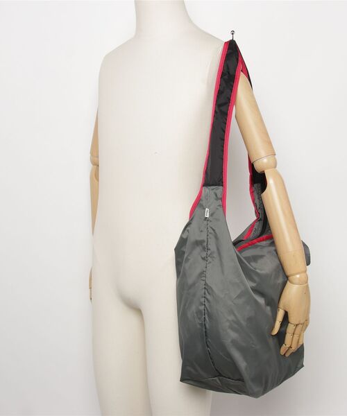 NANGA（ナンガ）の「POCKETABLE SHOULDER BAG（エコバッグ/サブバッグ・メンズ・イエロー/パープル/グレー・FREE）」の16枚目の写真