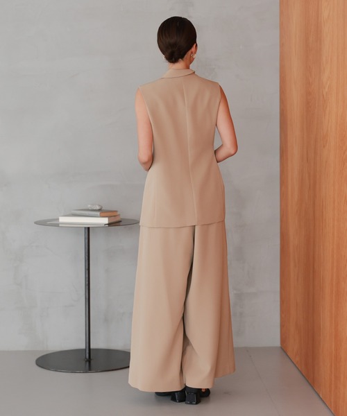 TOKYO OFFICA（トーキョーオフィカ）の「卒業式・入学式・学校行事・結婚式 対応 パンツスーツ セットアップ  ママ ジレ風デザイン 体型カバー アシンメトリータック テーラード セットアップ ワイドパンツ セレモニー オフィスカジュアル スーツ（スーツセット・レディース・ベージュ/ブラック/チャコール・L/M）」の5枚目の写真