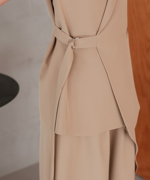 TOKYO OFFICA（トーキョーオフィカ）の「卒業式・入学式・学校行事・結婚式 対応 パンツスーツ セットアップ  ママ ジレ風デザイン 体型カバー アシンメトリータック テーラード セットアップ ワイドパンツ セレモニー オフィスカジュアル スーツ（スーツセット・レディース・ベージュ/ブラック/チャコール・L/M）」の8枚目の写真