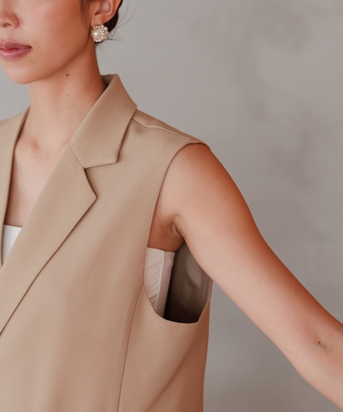 TOKYO OFFICA（トーキョーオフィカ）の「卒業式・入学式・学校行事・結婚式 対応 パンツスーツ セットアップ  ママ ジレ風デザイン 体型カバー アシンメトリータック テーラード セットアップ ワイドパンツ セレモニー オフィスカジュアル スーツ（スーツセット・レディース・ベージュ/ブラック/チャコール・L/M）」の11枚目の写真