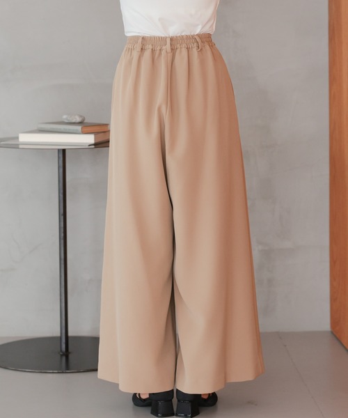 TOKYO OFFICA（トーキョーオフィカ）の「卒業式・入学式・学校行事・結婚式 対応 パンツスーツ セットアップ  ママ ジレ風デザイン 体型カバー アシンメトリータック テーラード セットアップ ワイドパンツ セレモニー オフィスカジュアル スーツ（スーツセット・レディース・ベージュ/ブラック/チャコール・L/M）」の13枚目の写真