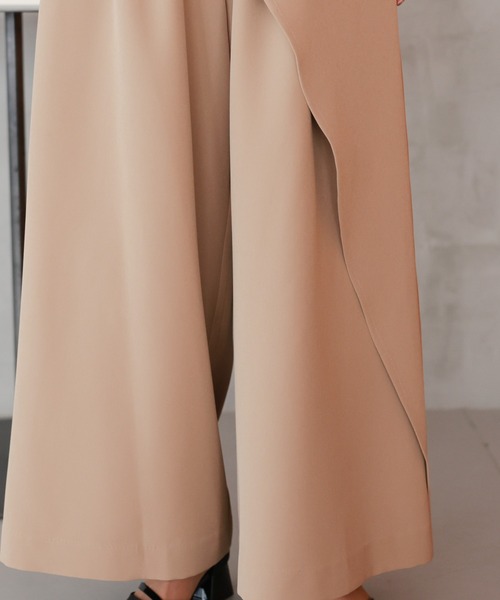 TOKYO OFFICA（トーキョーオフィカ）の「卒業式・入学式・学校行事・結婚式 対応 パンツスーツ セットアップ  ママ ジレ風デザイン 体型カバー アシンメトリータック テーラード セットアップ ワイドパンツ セレモニー オフィスカジュアル スーツ（スーツセット・レディース・ベージュ/ブラック/チャコール・L/M）」の18枚目の写真