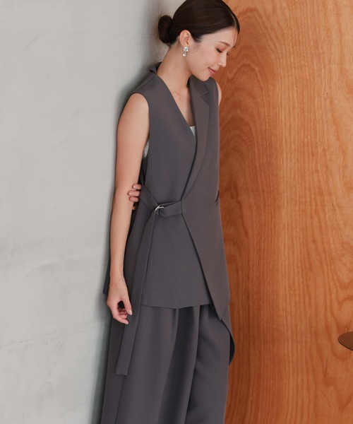 TOKYO OFFICA（トーキョーオフィカ）の「卒業式・入学式・学校行事・結婚式 対応 パンツスーツ セットアップ  ママ ジレ風デザイン 体型カバー アシンメトリータック テーラード セットアップ ワイドパンツ セレモニー オフィスカジュアル スーツ（スーツセット・レディース・ベージュ/ブラック/チャコール・L/M）」の20枚目の写真