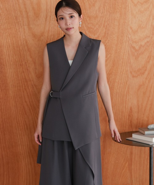 TOKYO OFFICA（トーキョーオフィカ）の「卒業式・入学式・学校行事・結婚式 対応 パンツスーツ セットアップ  ママ ジレ風デザイン 体型カバー アシンメトリータック テーラード セットアップ ワイドパンツ セレモニー オフィスカジュアル スーツ（スーツセット・レディース・ベージュ/ブラック/チャコール・L/M）」の21枚目の写真