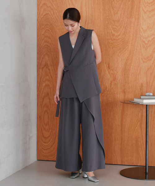 TOKYO OFFICA（トーキョーオフィカ）の「卒業式・入学式・学校行事・結婚式 対応 パンツスーツ セットアップ  ママ ジレ風デザイン 体型カバー アシンメトリータック テーラード セットアップ ワイドパンツ セレモニー オフィスカジュアル スーツ（スーツセット・レディース・ベージュ/ブラック/チャコール・L/M）」の22枚目の写真