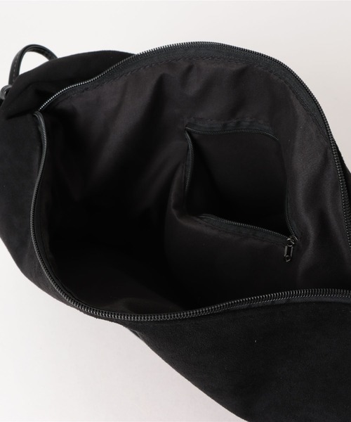 apres jour mignon（アプレジュールミニョン）の「【apresjour mignon×ARIAZ】スエード風ギャザーバッグ（ハンドバッグ・レディース・ダークブラウン/ブラック・ONESIZE）」の3枚目の写真