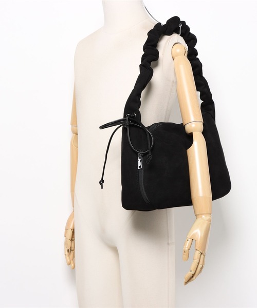 apres jour mignon（アプレジュールミニョン）の「【apresjour mignon×ARIAZ】スエード風ギャザーバッグ（ハンドバッグ・レディース・ダークブラウン/ブラック・ONESIZE）」の5枚目の写真