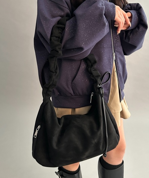 apres jour mignon（アプレジュールミニョン）の「【apresjour mignon×ARIAZ】スエード風ギャザーバッグ（ハンドバッグ・レディース・ダークブラウン/ブラック・ONESIZE）」の6枚目の写真