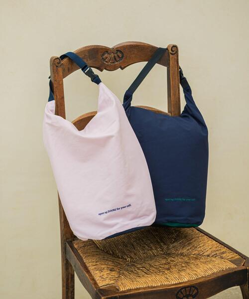 URBAN RESEARCH DOORS(アーバンリサーチドアーズ)の「撥水ロールアップバッグ(KIDS)(その他・キッズ・ブルー系その他/ピンク系その他・ONE)」の4枚目の写真