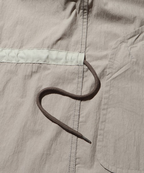 ADAM ET ROPE'（アダムエロペ）の「ナイロンタッサー ショートモッズコート（モッズコート・メンズ・グレー/ブラック・M/L）」の12枚目の写真