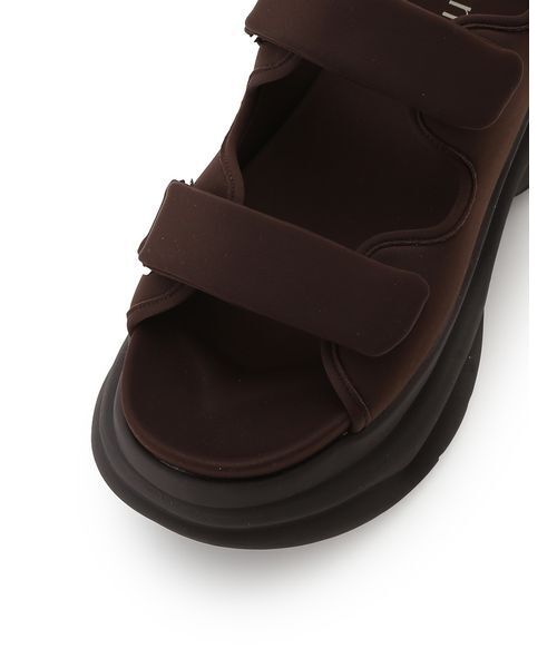 emmi(エミ)の「ボリュームソールサンダル(サンダル・レディース・ブラック/アイボリー・24.5/23.5/22.5)」の15枚目の写真