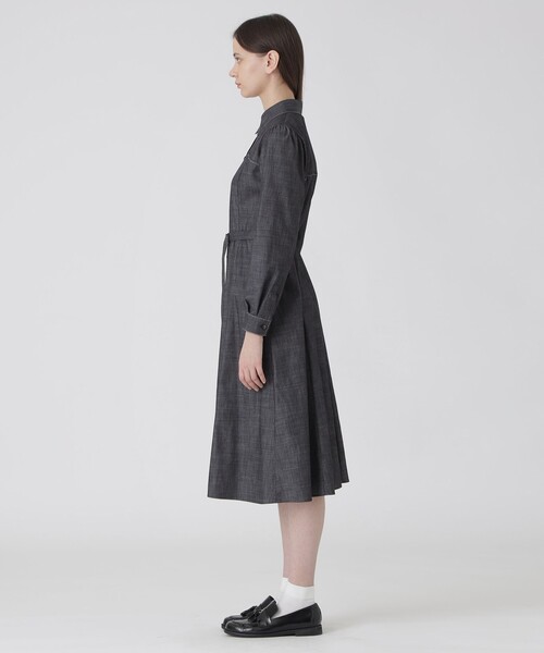 BLUE LABEL CRESTBRIDGE(ブルーレーベルクレストブリッジ)の「ライトスラブシャンブレーシャツドレス(ワンピース・レディース・ダークネイビー・40/36/38)」の6枚目の写真