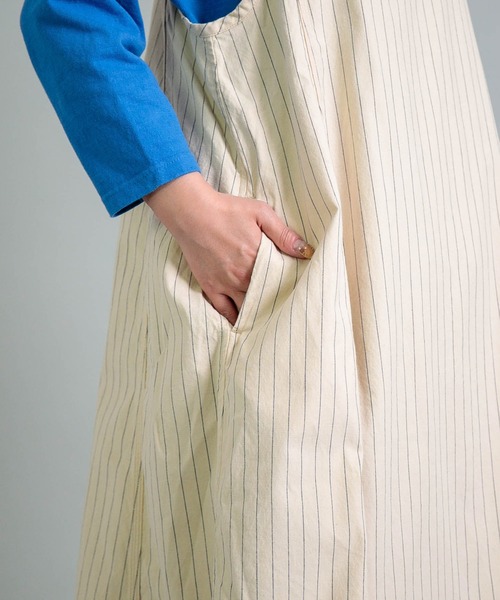 OMNIGOD（オムニゴッド）の「[OMNIGOD womens / オムニゴッド] ピンストライプオックスフォード スリーブレスドレス（ジャンパースカート・レディース・アイボリー・FREE）」の9枚目の写真