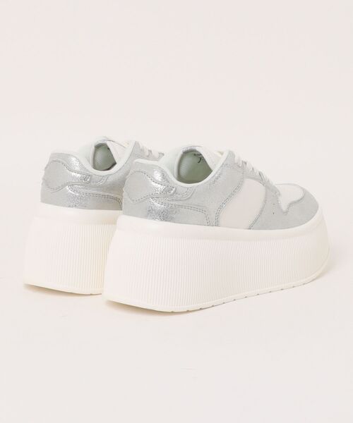 Shoes in Closet(シューズインクローゼット)の「厚底 プラットフォーム プレート付 コートタイプ コンビカラー スニーカー 2428(スニーカー・レディース・ブラック×ホワイト/ホワイト×シルバー・M/S/L/LL/XS)」の10枚目の写真