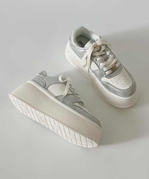 Shoes in Closet(シューズインクローゼット)の「厚底 プラットフォーム プレート付 コートタイプ コンビカラー スニーカー 2428(スニーカー・レディース・ブラック×ホワイト/ホワイト×シルバー・M/S/L/LL/XS)」の12枚目の写真