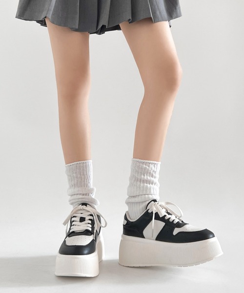 Shoes in Closet(シューズインクローゼット)の「厚底 プラットフォーム プレート付 コートタイプ コンビカラー スニーカー 2428(スニーカー・レディース・ブラック×ホワイト/ホワイト×シルバー・M/S/L/LL/XS)」の14枚目の写真