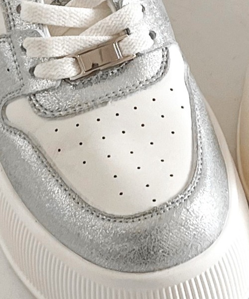Shoes in Closet(シューズインクローゼット)の「厚底 プラットフォーム プレート付 コートタイプ コンビカラー スニーカー 2428(スニーカー・レディース・ブラック×ホワイト/ホワイト×シルバー・M/S/L/LL/XS)」の7枚目の写真