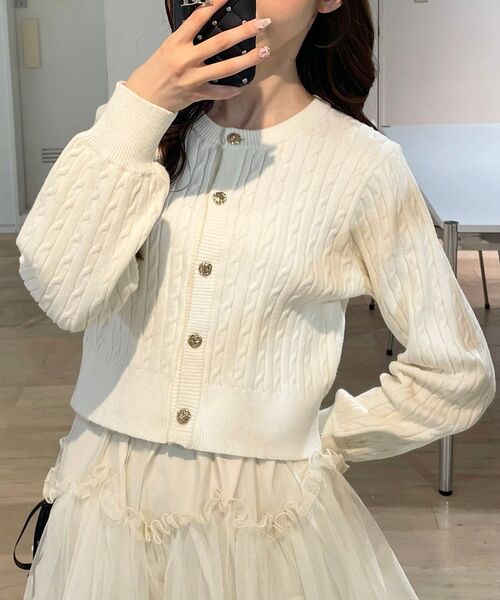 MAJESTIC LEGON（マジェスティックレゴン）の「ゴールドボタンケーブルニットカーデ（カーディガン/ボレロ・レディース・アイボリー/ネイビー/ピンク/レッド・MEDIUM）」の5枚目の写真