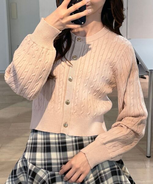 MAJESTIC LEGON（マジェスティックレゴン）の「ゴールドボタンケーブルニットカーデ（カーディガン/ボレロ・レディース・アイボリー/ネイビー/ピンク/レッド・MEDIUM）」の6枚目の写真