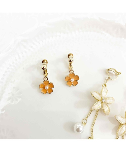 tone（トーン）の「【88eighty-eight】ピンクフラワーゴールドCUTEイヤリング2点セット【import】(MA)（イヤリング・レディース・ピンク・FREE）」の2枚目の写真