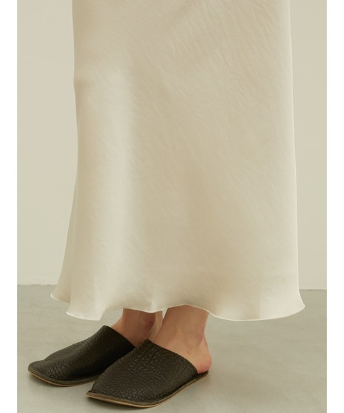 LA PEAU DE GEM(ラポドゥジェム)の「【LA PEAU DE GEM】no slit satin skirt/ノースリットサテンスカート(スカート・レディース・ブラウン/ブラック/アイボリー・MEDIUM/SMALL)」の14枚目の写真