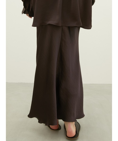 LA PEAU DE GEM(ラポドゥジェム)の「【LA PEAU DE GEM】no slit satin skirt/ノースリットサテンスカート(スカート・レディース・ブラウン/ブラック/アイボリー・MEDIUM/SMALL)」の20枚目の写真