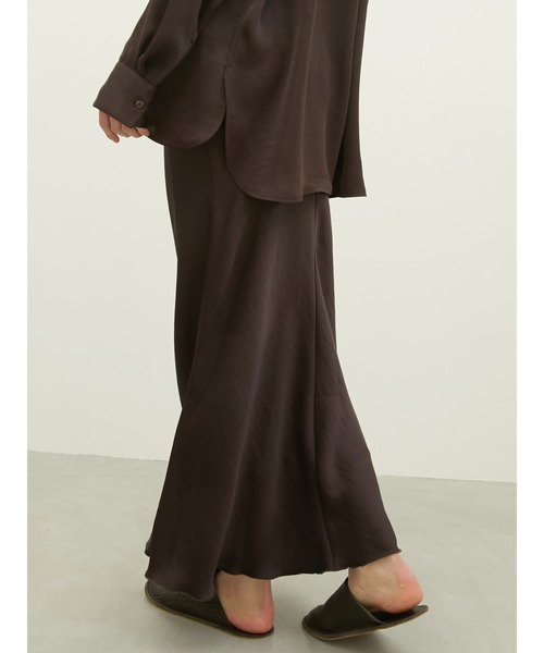 LA PEAU DE GEM(ラポドゥジェム)の「【LA PEAU DE GEM】no slit satin skirt/ノースリットサテンスカート(スカート・レディース・ブラウン/ブラック/アイボリー・MEDIUM/SMALL)」の21枚目の写真