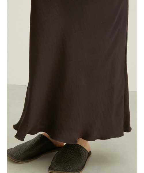 LA PEAU DE GEM(ラポドゥジェム)の「【LA PEAU DE GEM】no slit satin skirt/ノースリットサテンスカート(スカート・レディース・ブラウン/ブラック/アイボリー・MEDIUM/SMALL)」の22枚目の写真