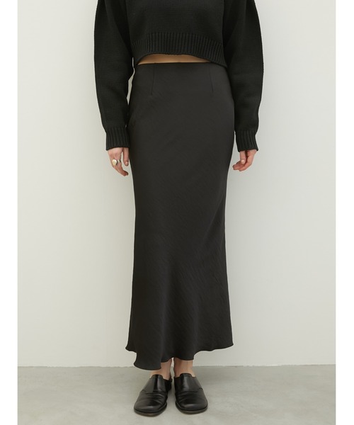 LA PEAU DE GEM(ラポドゥジェム)の「【LA PEAU DE GEM】no slit satin skirt/ノースリットサテンスカート(スカート・レディース・ブラウン/ブラック/アイボリー・MEDIUM/SMALL)」の4枚目の写真