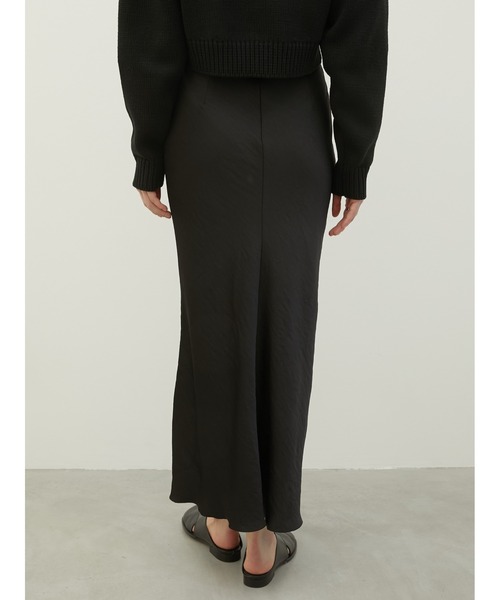 LA PEAU DE GEM(ラポドゥジェム)の「【LA PEAU DE GEM】no slit satin skirt/ノースリットサテンスカート(スカート・レディース・ブラウン/ブラック/アイボリー・MEDIUM/SMALL)」の5枚目の写真