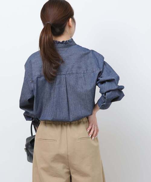 JOURNAL STANDARD relume（ジャーナルスタンダード　レリューム）の「《WEB限定追加4》スタンドネックデニムフリルブラウス（シャツ/ブラウス・レディース・ネイビー/ブルー・FREE）」の21枚目の写真
