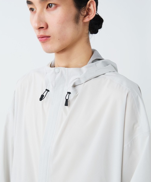 Snow Peak(スノーピーク)の「Snow Peak / Pertex Weatherproof Poncho パーテックス 耐候性ポンチョ(ポンチョ・メンズ・オフホワイト/ブラック/アーミー・1/2)」の10枚目の写真
