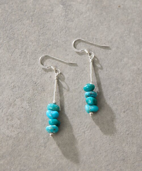 ear PAPILLONNER（イアパピヨネ）の「《スターリングシルバー使用》ナゲットターコイズピアス（ピアス（両耳用）・レディース・ブルー系その他・FREE）」の2枚目の写真