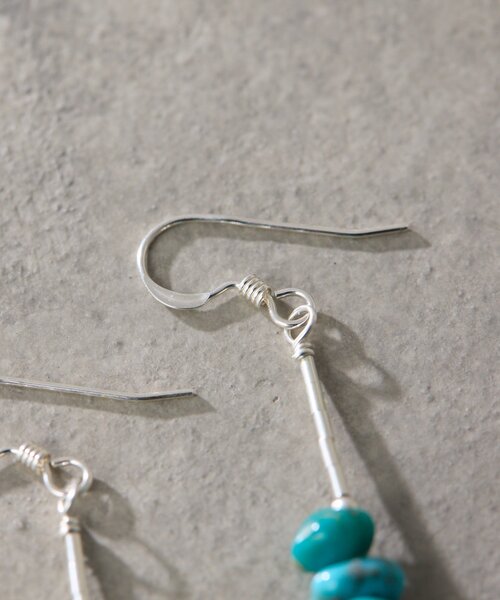 ear PAPILLONNER（イアパピヨネ）の「《スターリングシルバー使用》ナゲットターコイズピアス（ピアス（両耳用）・レディース・ブルー系その他・FREE）」の4枚目の写真