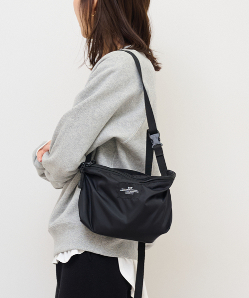 BAGSINPROGRESS（バッグズインプログレス）の「《WEB限定追加2》【BAGS IN PROGRESS】FANNY PACK CROSSBODY（ショルダーバッグ・レディース・ブラック・FREE）」の3枚目の写真